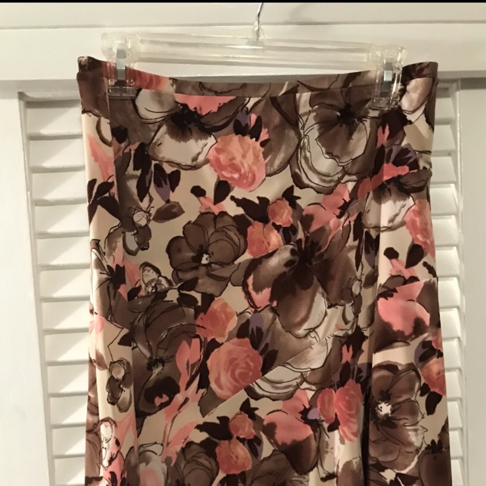 Brown/peach floral skirt